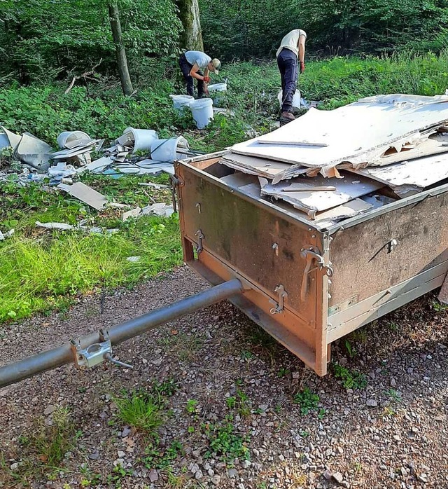 Giftig und fr Tiere gefhrlich &#8211...mll illegal im Wald bei Schuttertal.   | Foto: forstamt