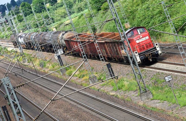 Im Auftrag der Bahn kontaktiert derzei...eise fr den Gleisbau bentigt werden.  | Foto: Patrick Seeger