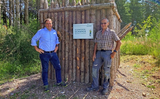 Freuen sich ber die neue Schanzanlage...abbert und Bauhofleiter Reinhard Ams.   | Foto: Gemeinde Schuttertal