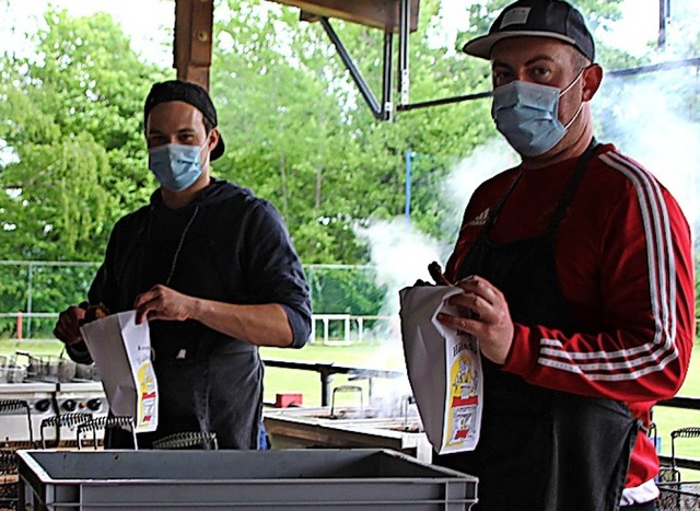 Schon am 1. Mai war der Gggeliverkauf beim FC Huttingen ein Erfolg.  | Foto: Reinhard Cremer