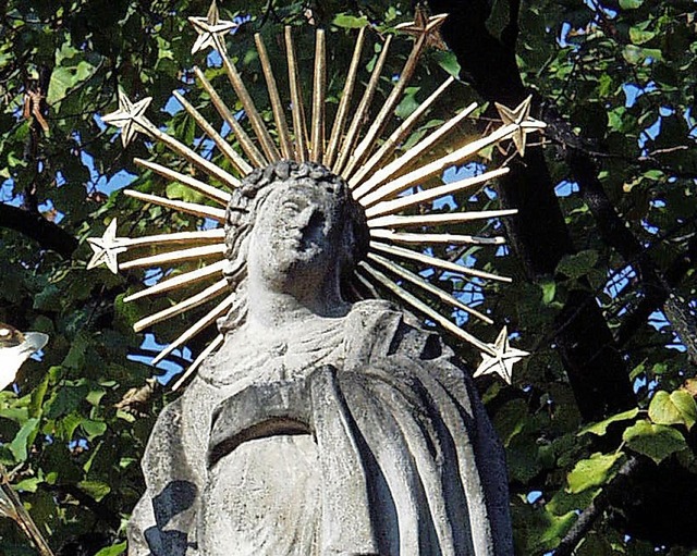 <BZ-FotoAnlauf>Madonna</BZ-FotoAnlauf>...lindenbrunnen,  noch mit Strahlenkranz  | Foto: Ingo Schneider