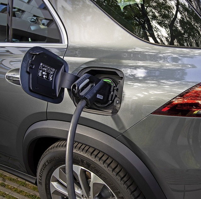 Unter Strom: Ohne konsequente Ladedisz...e Verbrauchsvorteile nicht ausspielen.  | Foto: Daimler