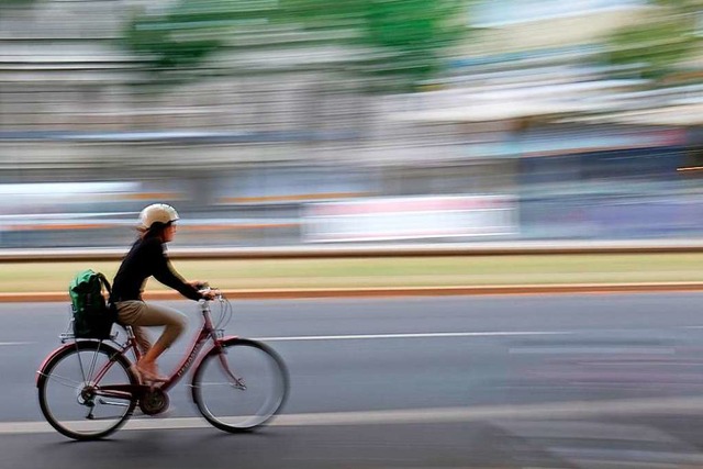 Fahrradfahrer legen im Schnitt 3,8 Kilometer pro Strecke zurck.  | Foto: Sebastian Willnow (dpa)
