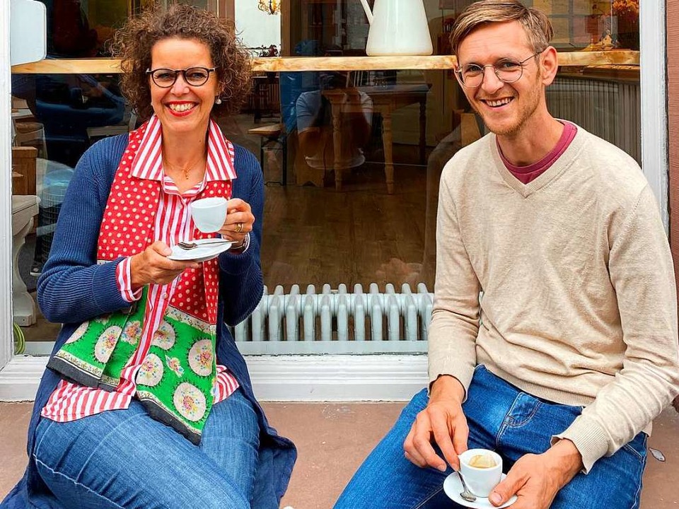 Anke Ru-Gall und Johannes Dilger betr... Frster Max in der Freiburger Wiehre.  | Foto: Anika Maldacker
