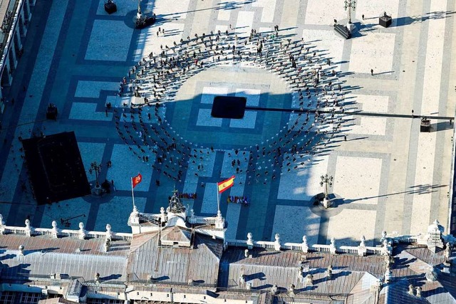 Trauerzeremonie zum Gedenken an die Co...Armeria-Platz im Madrider Knigspalast  | Foto: --- (dpa)