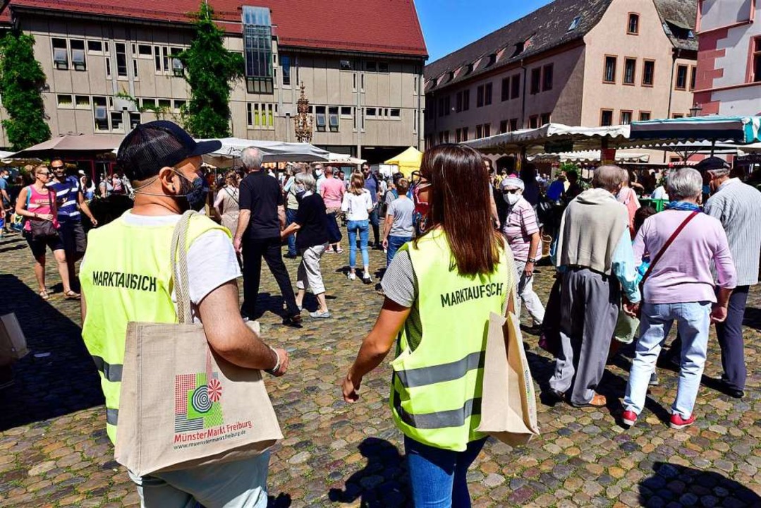Marktveranstalterin FWTM sorgte mit zu...ften für Ordnung auf dem Münsterplatz.  | Foto: Thomas Kunz