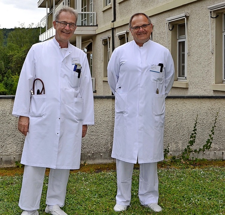 Dr. Christian Saurer (re.), Chefarzt d... Dr. Christoph Wittenberg  willkommen.  | Foto: Jagode