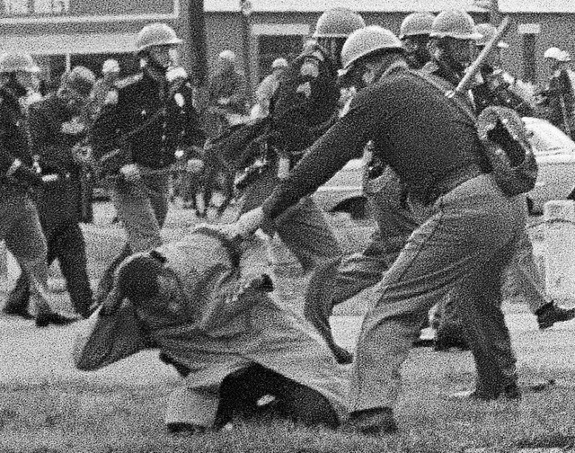 1965 wurde Lewis in Selma brutal von der Polizei verprgelt.  | Foto: Unknown (dpa)