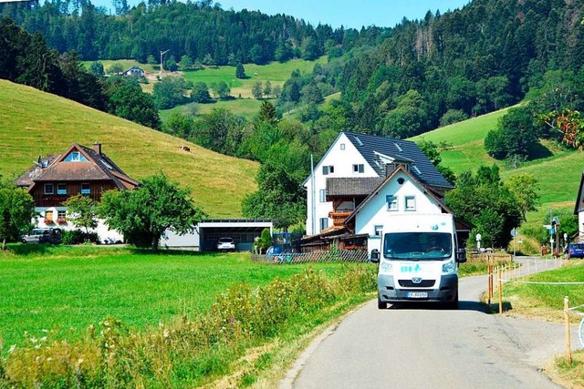 An diesem Transporter kommt auf der St...er und Fugnger wird&#8217;s arg eng.  | Foto: Gerhard Lck