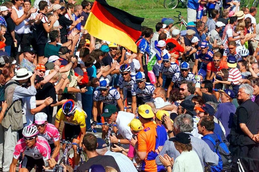 Die Tour rollt auf dem Weg nach Freibu... sumten in ganz Sdbaden die Straen.  | Foto: Gero Breloer