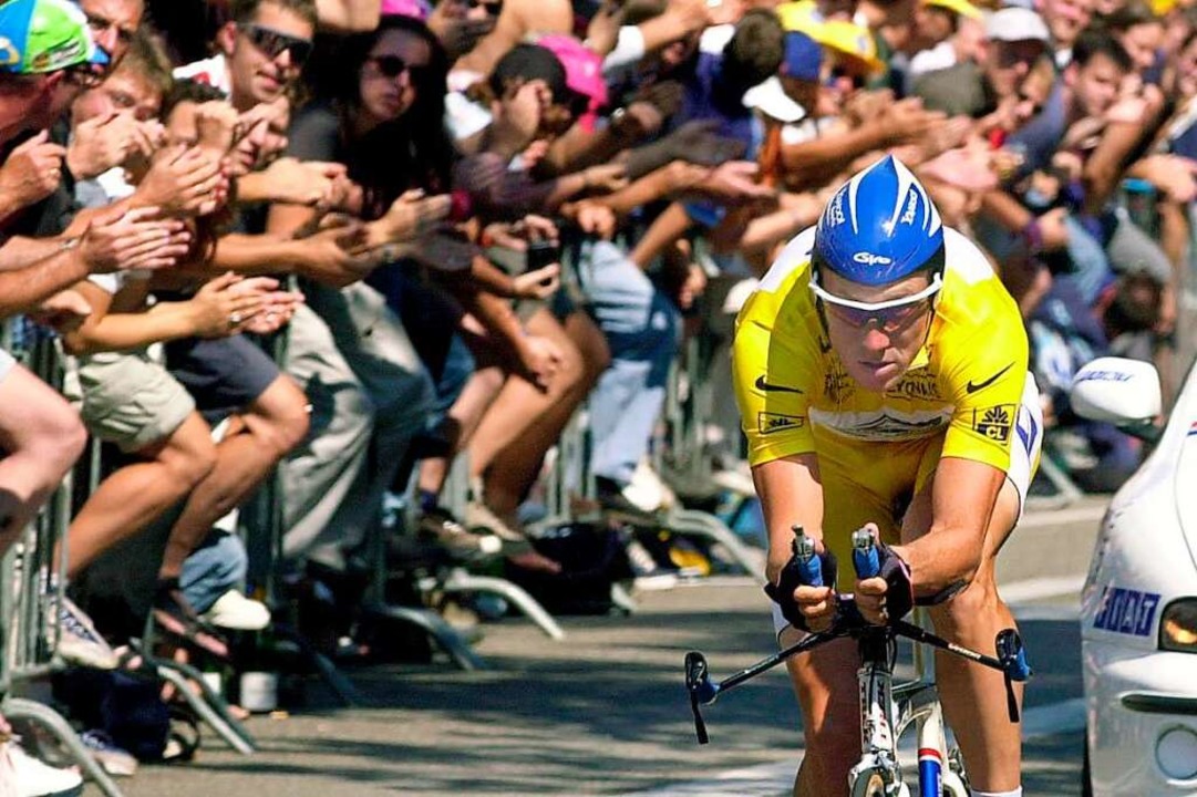 Lance Armstrong startet als letzter Athlet ins Zeitfahren.  | Foto: Rolf Haid
