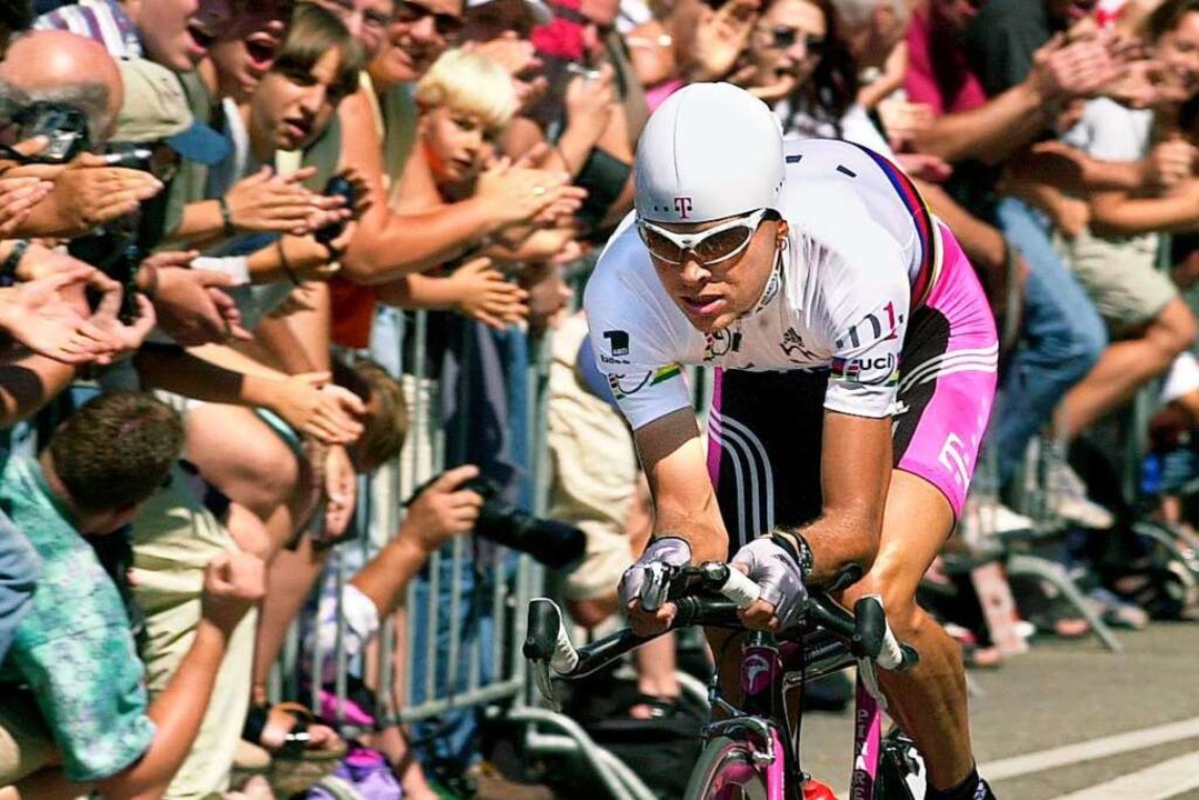 Jan Ullrich whrend des Zeitfahrens.  | Foto: A2070 Rolf Haid