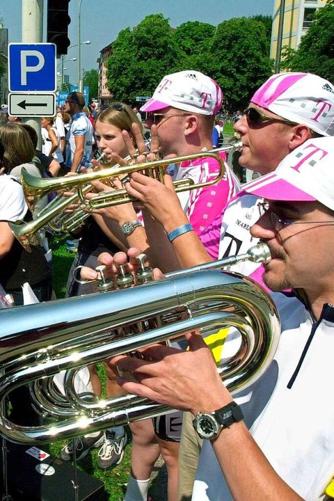 Viel mehr als nur Sport: Die Sdbadener feierten die Tour als Straenfest.  | Foto: Rolf Haid