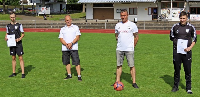 Seit 15 Jahren bei der FC-Wehr-Jugend ...n links) und Marco Helbling die mter.  | Foto: Gerd Leutenecker