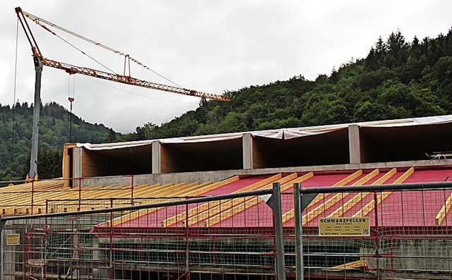 Bald  soll das Dach der neuen Halle fertig sein.   | Foto: Manuel Hunn