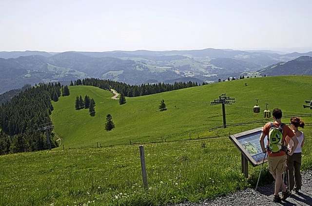 Der Belchengipfel ist Ziel mehrerer gefhrter Touren  am Sonntag.  | Foto:  Schwarzwaldregion Belchen/Ulrike Klumpp