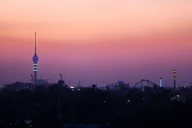 Die Skyline von Bagdad beim Sonnenunte...zufolge eine Deutsche entfhrt worden.  | Foto: Zhang Miao (dpa)