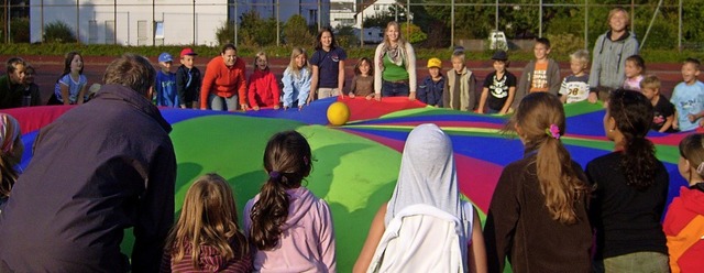 Spielen, toben und basteln bei der stdtischen Schulferienbetreuung.   | Foto: Stadt Waldkirch