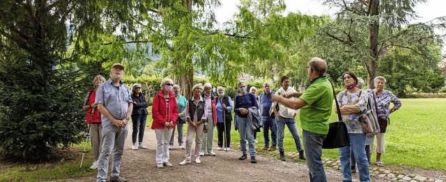 Fachmann Edwin Dreher berichtete auch ...aum oder die  Kaukasische Flgelnuss.   | Foto: Gabriele Zahn