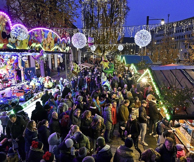 Dichtes Gedrnge: Freiburger Weihnachtsmarkt  | Foto: Thomas Kunz