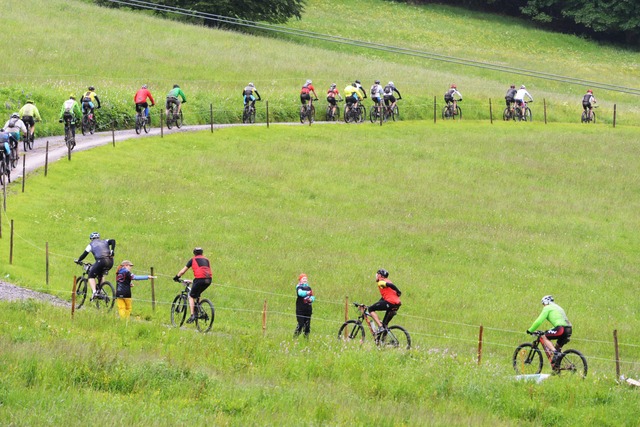 Abstand halten ist bei der Kurbelei be...sher fnf Strecken ausgetragen werden.  | Foto: Patrick Seeger