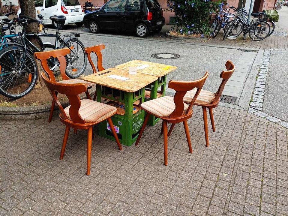 Beim Bis Späti kann man nun auch draußen sitzen.  | Foto: Maya Schulz