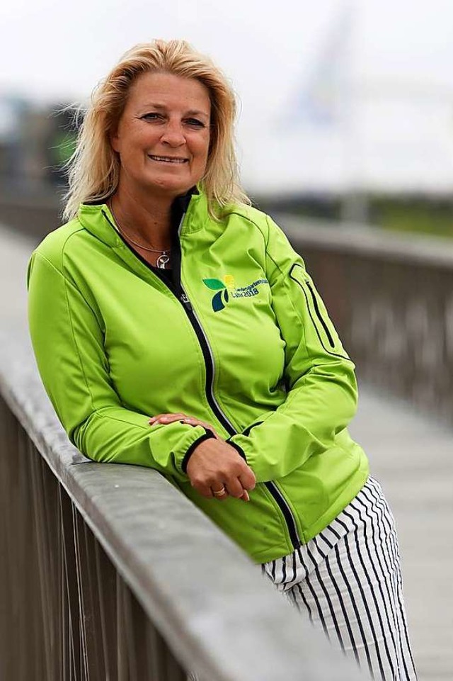 Ulrike Karl auf der Brcke im Seepark  | Foto: Christoph Breithaupt