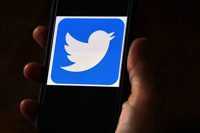 Das Twitter-Vgelchen soll keine Botschaften von QAnon verbreiten.  | Foto: OLIVIER DOULIERY (AFP)