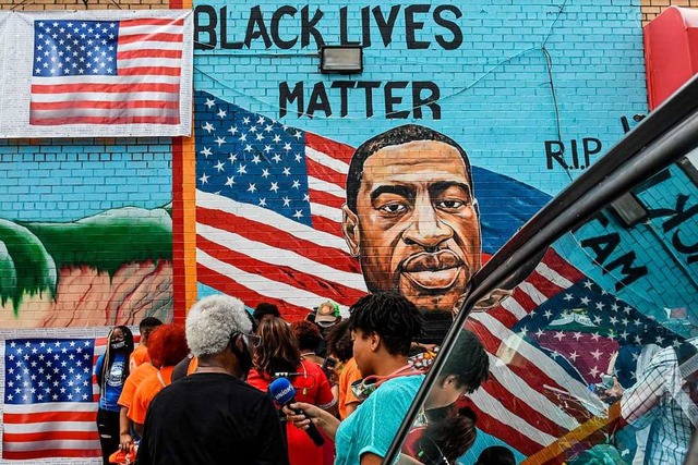 Ein Bild zur Erinnerung an George Floyd auf einer Mauer in New York  | Foto: STEPHANIE KEITH (AFP)