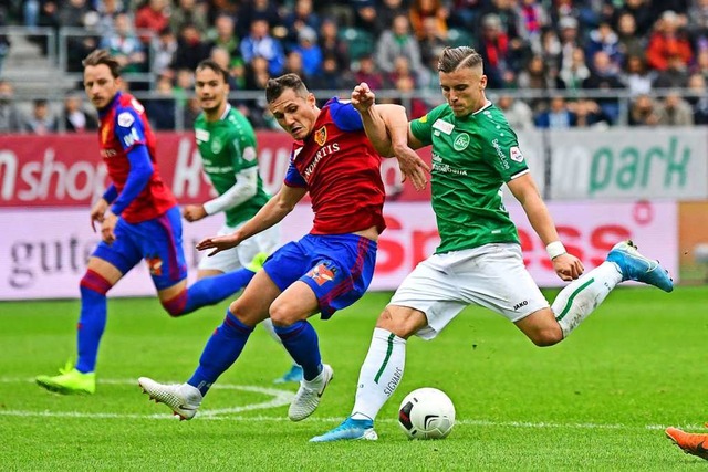 Ermedin Demirovic im Trikot von St. Ga...ohl vor einem Wechsel zum SC Freiburg.  | Foto: FC St.Gallen Event AG