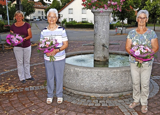 Fr langjhrige Zugehrigkeit zum Spor...und Helga Wuchner (jeweils 40 Jahre)    | Foto: Hans-Walter Mark