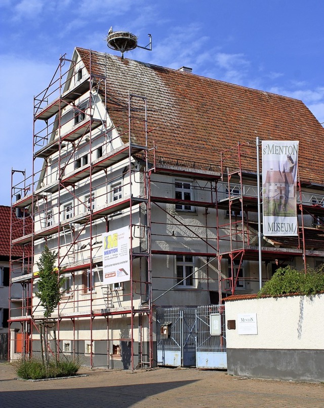 Seit Monaten steht das Baugerst am He... in Teningen, aber es tut sich nichts.  | Foto: Annika Sindlinger