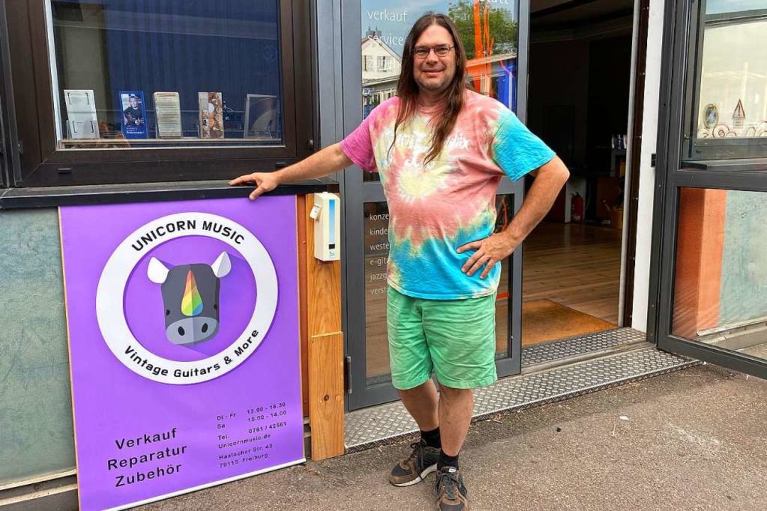 Robert Kirch  alias Rhino  ist neuer Betreiber der Gitarrenwerkstatt in Haslach  | Foto: Anika Maldacker