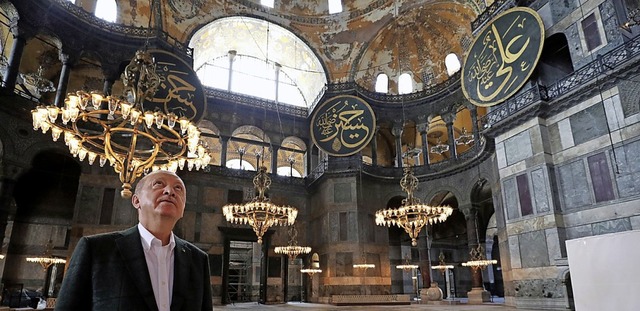 Prsident Erdogan hat am Sonntag die Hagia Sophia besucht.  | Foto: - (dpa)