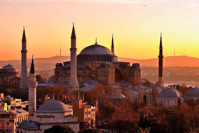 Die Hagia Sophia in Istanbul, Trkei ffnet wieder ihre Tren  | Foto: Marius Becker (dpa)