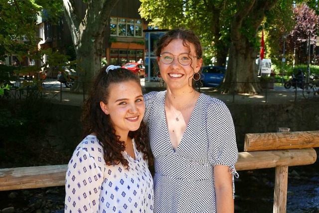 Tamira Eryener (links) und Valeria Keh...mnasium in Staufen ihr Abitur gemacht.  | Foto: Dora Schls