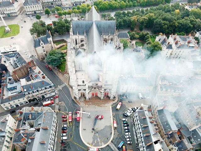Der Brand in der Kathedrale von Nantes war am 18. Juli ausgebrochen.  | Foto: Uncredited (dpa)