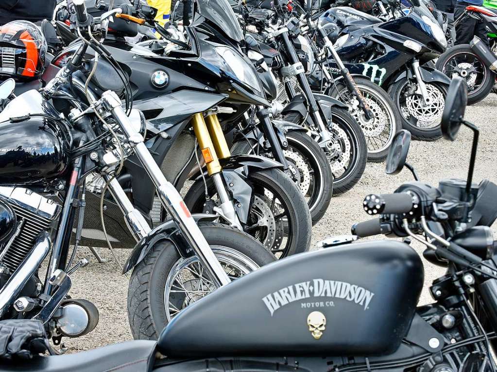 Von Enduro bis Harley – Motorrad-Demo gegen pauschale Fahrverbote.