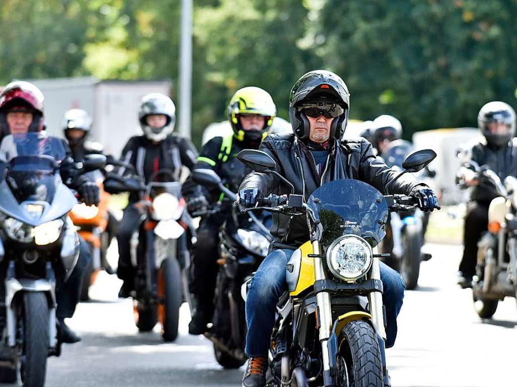 Von Enduro bis Harley – Motorrad-Demo gegen pauschale Fahrverbote.