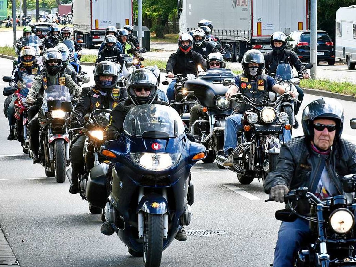 Von Enduro bis Harley – Motorrad-Demo gegen pauschale Fahrverbote.