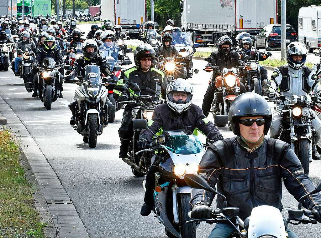 Von Enduro bis Harley – Motorrad-Demo gegen pauschale Fahrverbote.