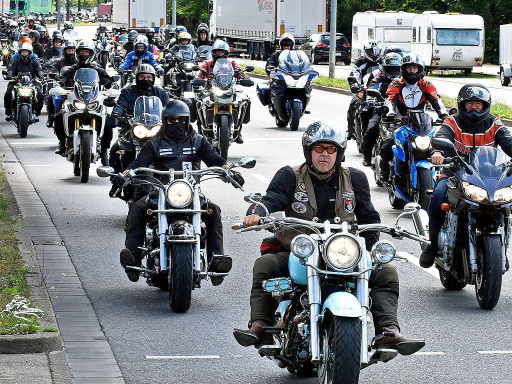 Von Enduro bis Harley – Motorrad-Demo gegen pauschale Fahrverbote.