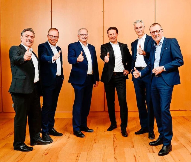 Voller Optimismus: der Vorstand der neuen, deutlich gewachsenen Volksbank  | Foto: volksbank