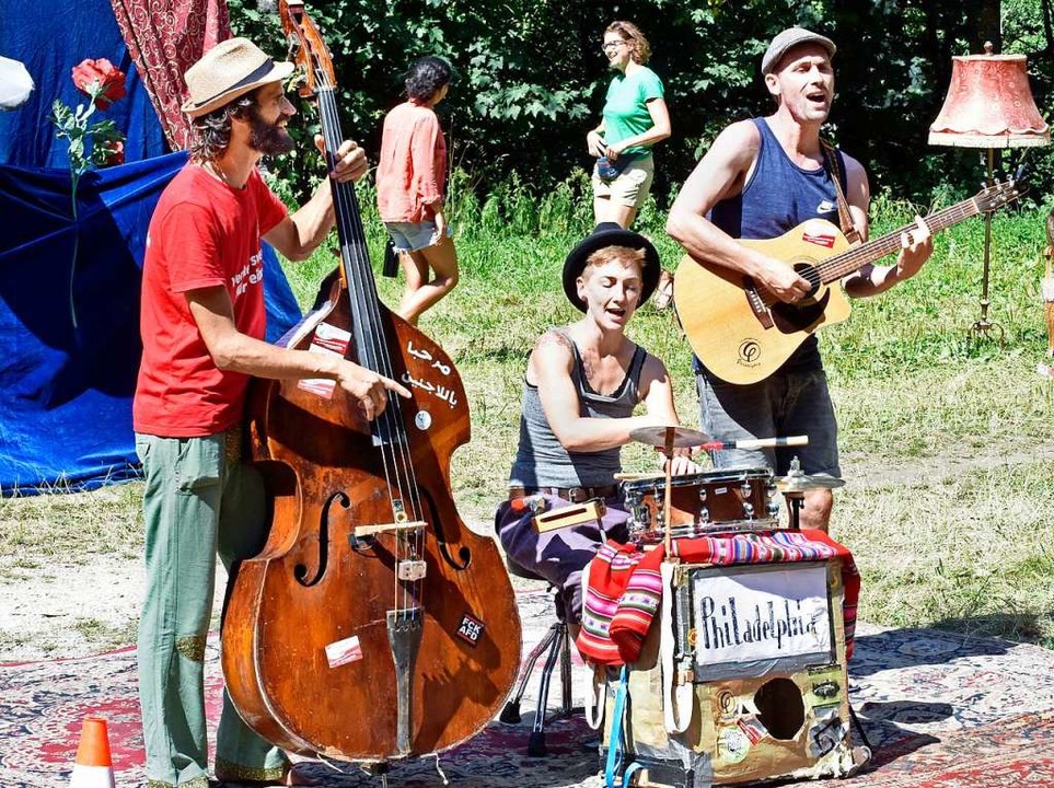 Maxi, Lena und Lugi Trommsdorff (von l...Samstag beim Easy Street Festival auf.  | Foto: Michael Bamberger