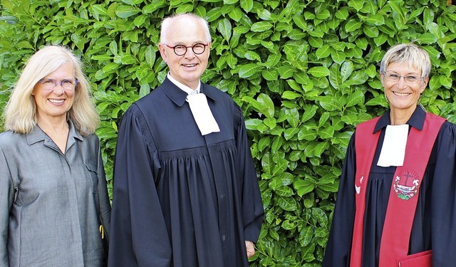 Marlies und Alfred Klassen,  rechts Dekanin Brbel Schfer   | Foto: Rolf Reimann