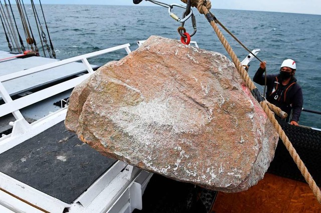 Granitblcke wurden im Meeresschutzgebiet Adlergrund versenkt.  | Foto: Stefan Sauer (dpa)