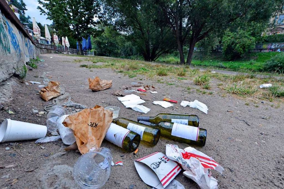 Die Reste einer Sommernachtsparty an der Dreisam...  | Foto: Michael Bamberger
