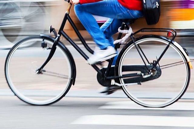 Weil eine Fugngerin eine Radfahrerin...bersah, strzte letztere (Symbolbild).  | Foto: Christian Mller / stock.adobe.com