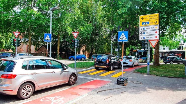 Der provisorische Zebrastreifen an der Ecke Grtnerstrae/B415 in Lahr  | Foto: Karl Kovacs