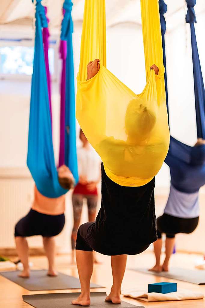 Herz ber Kopf und schweben im Tuch, das mchte Aerial Yoga bieten